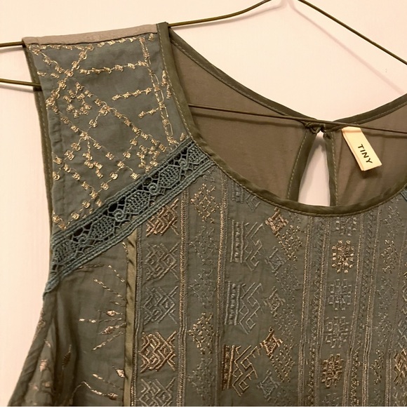 Anthropologie embroidered sleeveless green blouse - Picture 3 of 4